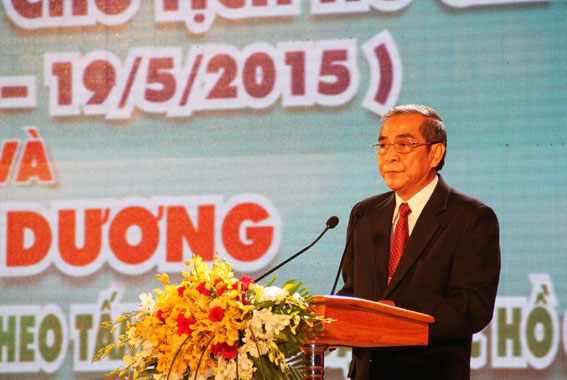 Phó bí thư Thường trực Tỉnh ủy, Chủ tịch HĐND tỉnh Trần Văn Tư đọc diễn văn tại lễ kỷ niệm