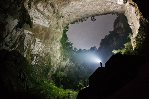 Night at Edam Garden in Son Doong Cave (