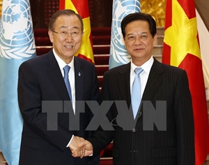 Prime Minister Nguyen Tan Dung (R) and UN Secretary-General Ban Ki-moon