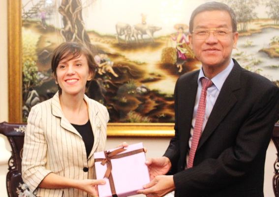 Chủ tịch UBND tỉnh Đinh Quốc Thái tiếp Tổng lãnh sự Italia tại TP. Hồ Chí Minh Carlotta Colli.