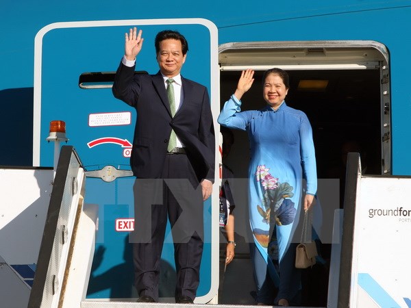 Thủ tướng Nguyễn Tấn Dũng và Phu nhân đến sân bay quân sự Figo Manduro, Thủ đô Lisbon. (Ảnh: TTXVN)