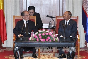 Vietnamese, Cambodian NA leaders meet