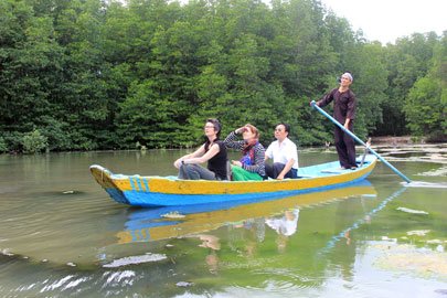 A boat sailing by the bat swamp in Vam Sat.