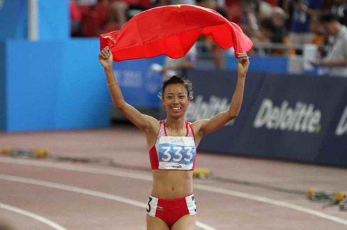 Đỗ Thị Thảo ăn mừng chiến thắng ở cự ly 1.500m