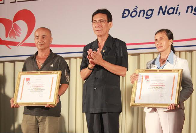 Outstanding blood donors honored
