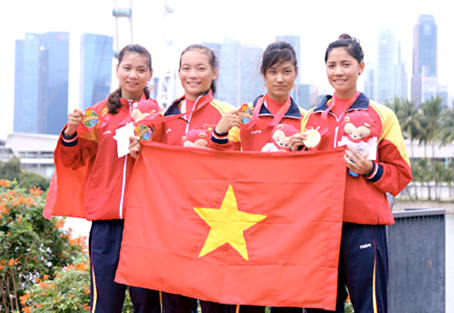 Đội đua thuyền nữ VN giành HCV nội dung thuyền mái nhẹ 4 nữ cự li 1.000m.