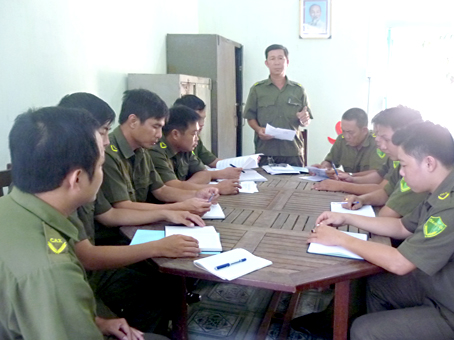 Công an xã Sông Trầu triển khai nhiệm vụ bảo vệ an ninh trật tự.
