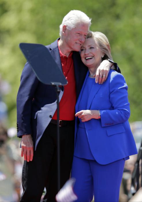 Cựu Tổng thống Clinton cũng có mặt tại buổi mít tinh tranh cử của vợ.