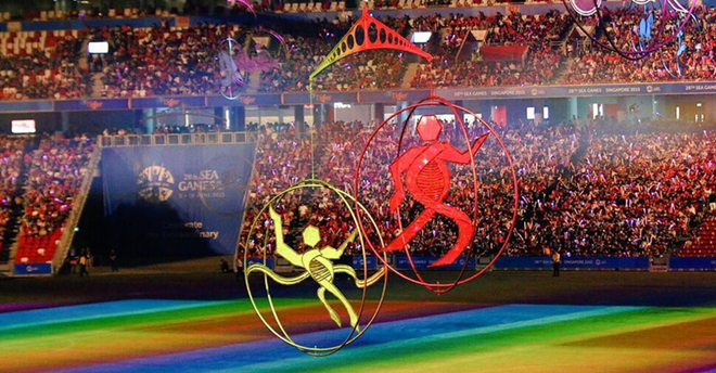 Một màn biểu diễn trong Lễ bế mạc SEA Games 28. (Nguồn: channelnewsasia.com)