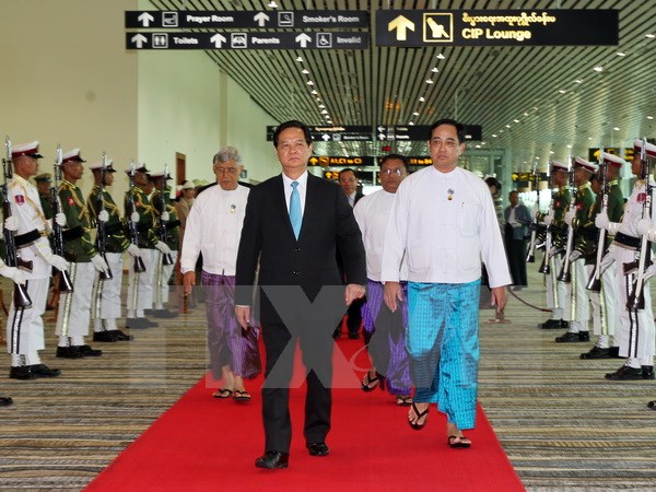 Quang cảnh lễ đón Thủ tướng Nguyễn Tấn Dũng tại sân bay Nay Pyi Taw. (Ảnh: TTXVN)