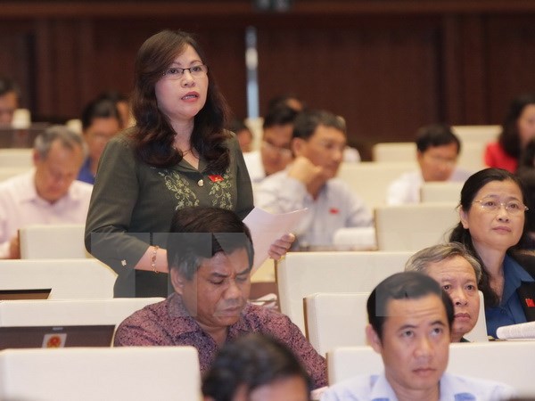 Đại biểu Quốc hội tỉnh Quảng Ninh Ngô Thị Minh phát biểu ý kiến. (Ảnh: TTXVN)