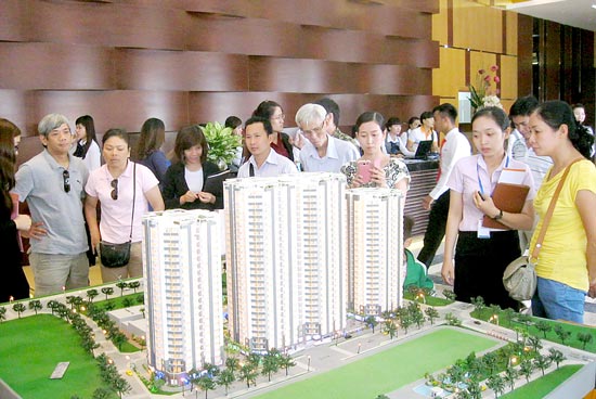 Customers learn about a real estate project in Ho Chi Minh City 