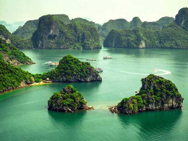 Two Vietnamese places enter world's top 20 gorgeous natural wonders