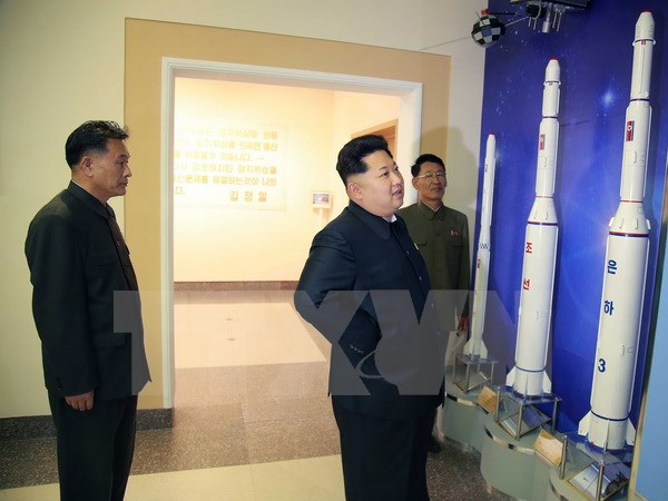 Nhà lãnh đạo Triều Tiên Kim Jong-un (giữa). (Nguồn: AFP/TTXVN)