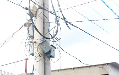 Kéo đường điện để… ngó