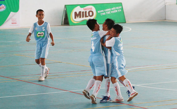 Cầu thủ Đồng Nai ăn mừng sau khi gỡ hòa 2-2