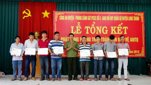 Quỹ doanh nhân với an ninh trật tự tỉnh Đồng  Nai trao vốn vay cho người hoàn lương