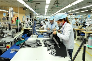 Statistics from the Ministry of Industry and Trade showed that total investment of FDI in the country was 5.49 billion USD for the first half of the year. Of this, the investment in the garment and textile sector was 1.12 billion USD 