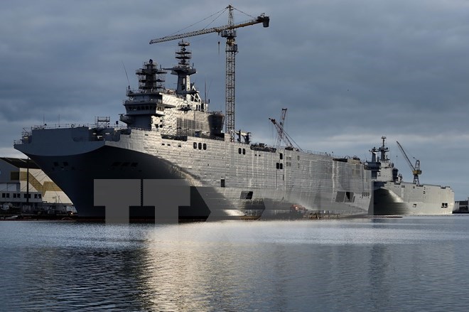  Tàu chiến lớp Mistral neo đậu tại Saint-Nazaire. (Nguồn: AFP/ TTXVN)