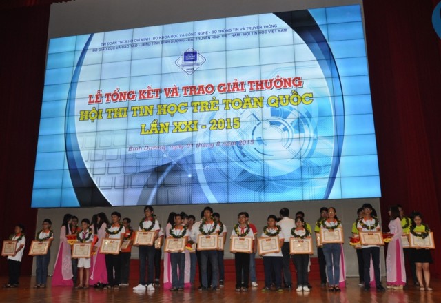 Dong Nai wins 4 prizes at National Youth Informatics Contest