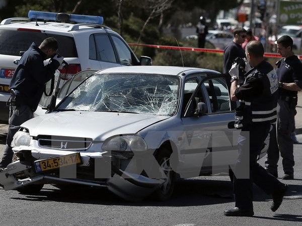  Cảnh sát Israel làm nhiệm vụ tại hiện trường một vụ tấn công ở Jerusalem. (Nguồn: AFP/TTXVN)