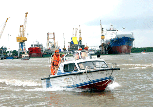 Tăng cường kiểm tra tải trọng phương tiện thủy