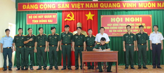 Các đơn vị tham gia ký kết hiệp đồng phòng chống thiên tai, cháy nổ và tìm kiếm cứu nạn trên địa bàn tỉnh năm 2015.