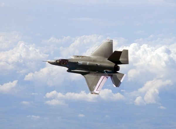 Một máy bay F-35 trong phi đội không kích hỗn hợp. (Nguồn: AFP/TTXVN)