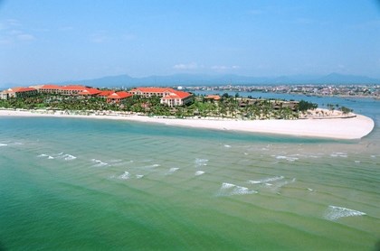 Nhat Le Beach boasts a romantic and untouched beauty, with clear water and white sand bank