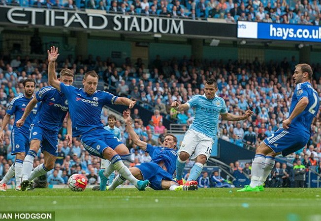 Aguero tỏa sáng, Man City khiến nhà vô địch Chelsea ôm hận