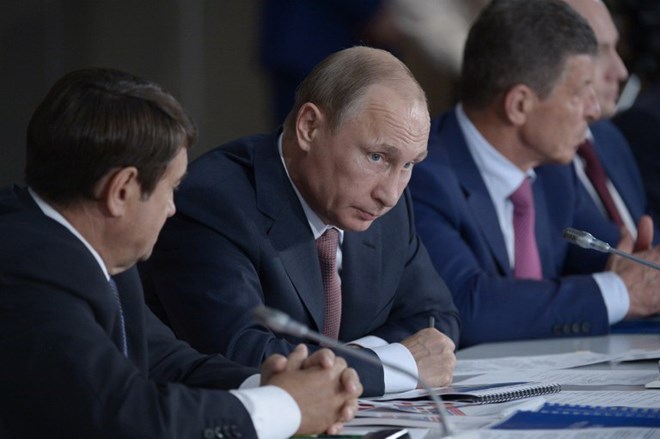 Tổng thống Nga Vladimir Putin chủ trì cuộc họp Đoàn Chủ tịch Hội đồng Nhà nước Nga tại thành phố Yalta của Crimea. (Nguồn: AFP)