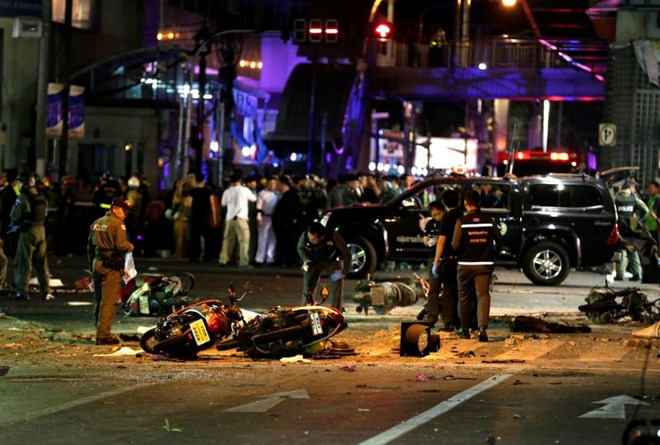 Hiện trường vụ nổ bom tại Bangkok tối 17/8 (Nguồn: AP)