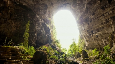Tien Cave – a pristine beauty of 'unknown paradise'
