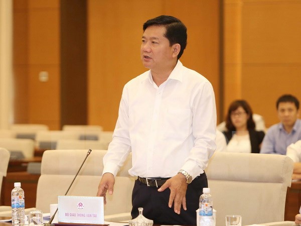 Bộ trưởng Bộ Giao Thông vận tải Đinh La Thăng phát biểu ý kiến. (Ảnh: TTXVN)