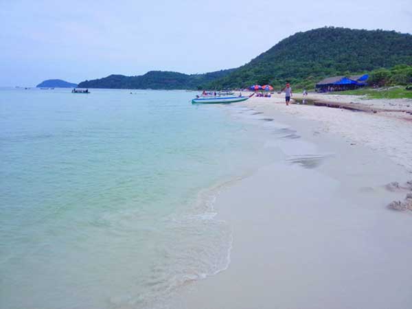  CNN Traveler recently selected Bai Sao as one of the 10 wildest and most peaceful beaches in the world. 