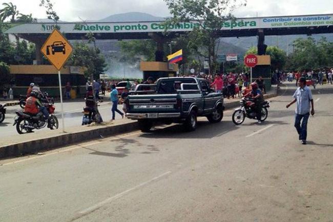 Venezuela ra lệnh tạm thời đóng cửa khẩu chính với Colombia