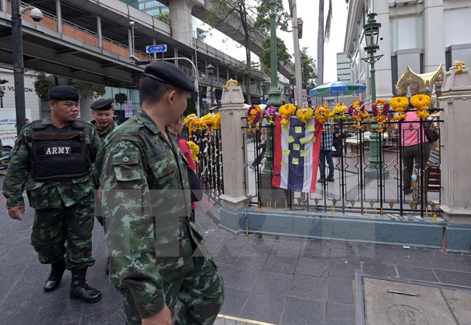 Binh sỹ Thái Lan tuần tra tại một khu đền ở thủ đô Bangkok ngày 23/8. (Nguồn: AFP/TTXVN)