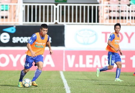 Hoang Anh Gia Lai (HAGL) striker Nguyen Cong Phuong will miss the decisive match against Dong Nai in the 23rd round of the V.League 1 on Friday due to suspension after three yellow cards.