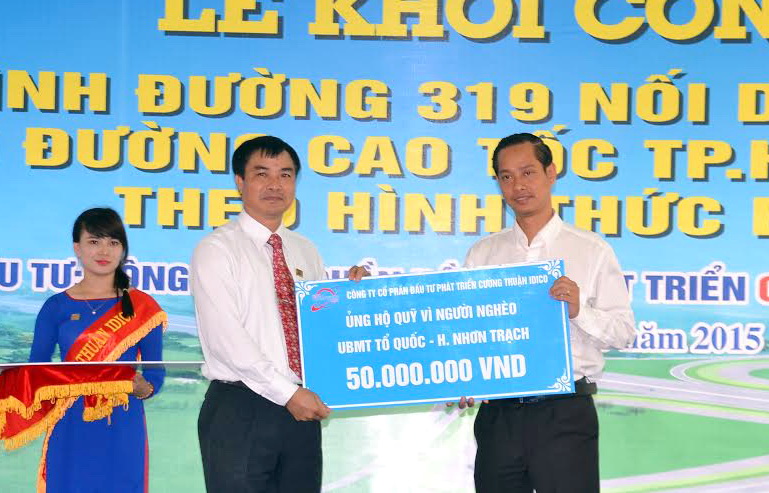 Chủ đầu tư đã ủng hộ Quỹ vì người nghèo huyện Nhơn Trạch 50 triệu đồng