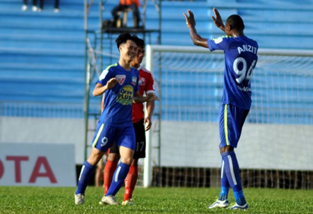 Striker Nguyen Van Toan (left) of Hoang Anh Gia Lai celebrates with a teammate after scoring an opening goal in a match against Dong Nai in the V.League 1's round 23. Hoang Anh Gia Lai win 2-1.