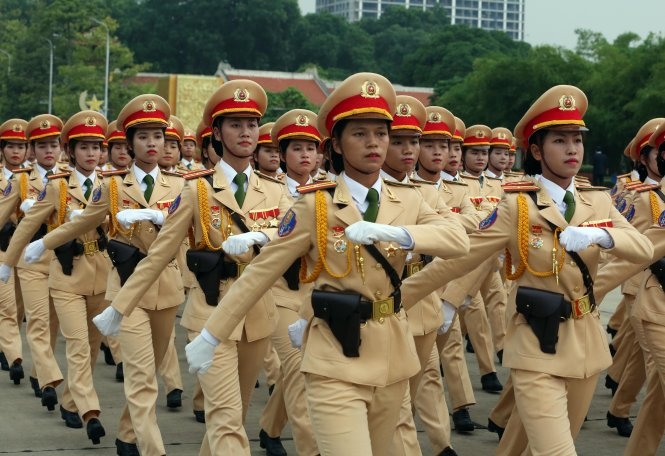 Đoàn nữ cảnh sát giao thông Hà Nội tập dượt tại buổi tổng duyệt Lễ kỷ niệm 70 năm Cách mạng tháng 8 và Quốc khánh 2-9 tại Quảng trường Ba Đình - Ảnh: Việt Dũng