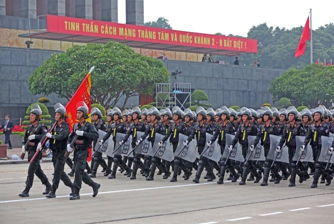 Trung đoàn Cảnh sát cơ động tập dượt tại buổi tổng duyệt Lễ kỷ niệm 70 năm Cách mạng tháng 8 và Quốc khánh 2-9 tại Quảng trường Ba Đình - Ảnh: Việt Dũng