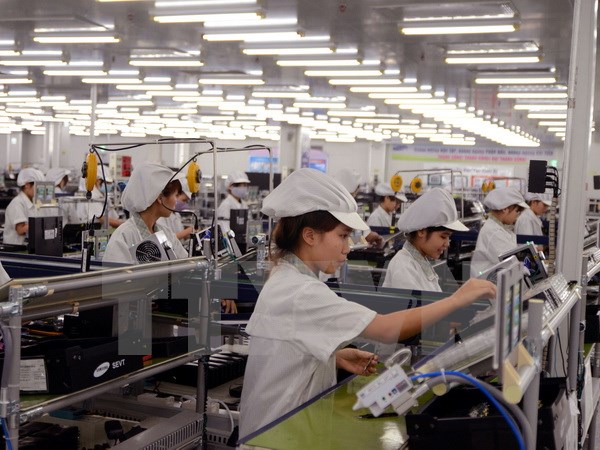 Sản xuất điện thoại di động tại Công ty Điện tử Samsung Việt Nam Thái Nguyên, doanh nghiệp 100% vốn đầu tư của Hàn Quốc. (Ảnh: TTXVN)