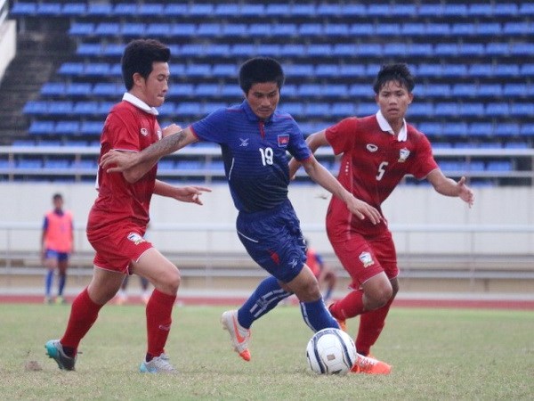 U19 Thái Lan (áo xanh) sẽ là đối thủ lớn nhất của U19 Việt Nam trên con đường tới ngôi vô địch. (Ảnh: AFF)