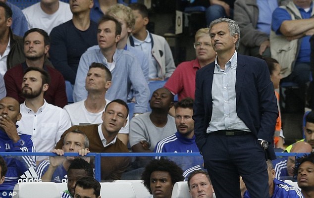 Mourinho cần trở nên mạnh mẽ để đưa Chelsea trở lại quỹ đạo