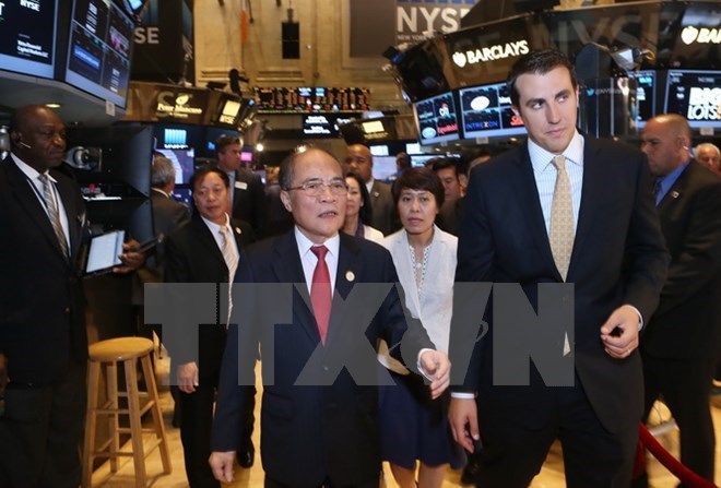 NA Chairman Nguyen Sinh Hung visits the New York Stock Exchange