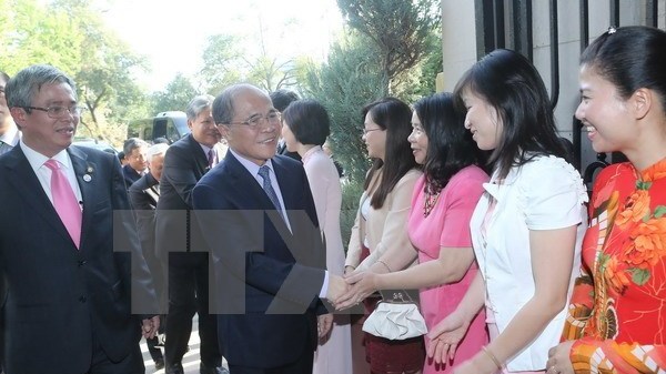 NA leader talks with embassy staff in the US