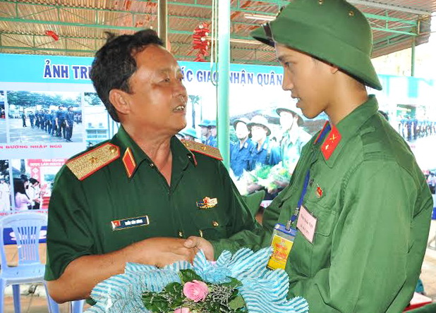 Dong Nai hands over 1,400 recruits to armed forces