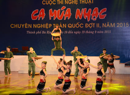 Dong Nai wins 4 medals at national song and dance competition