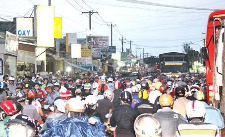 Tắc đường vì không ai nhường ai